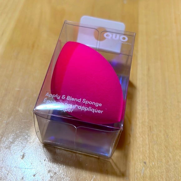 Free Add On with 2+ Items Quo Apply and Blend Beauty Sponge - Picture 2 of 2